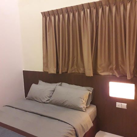 De Benz Inn Malacca Eksteriør billede