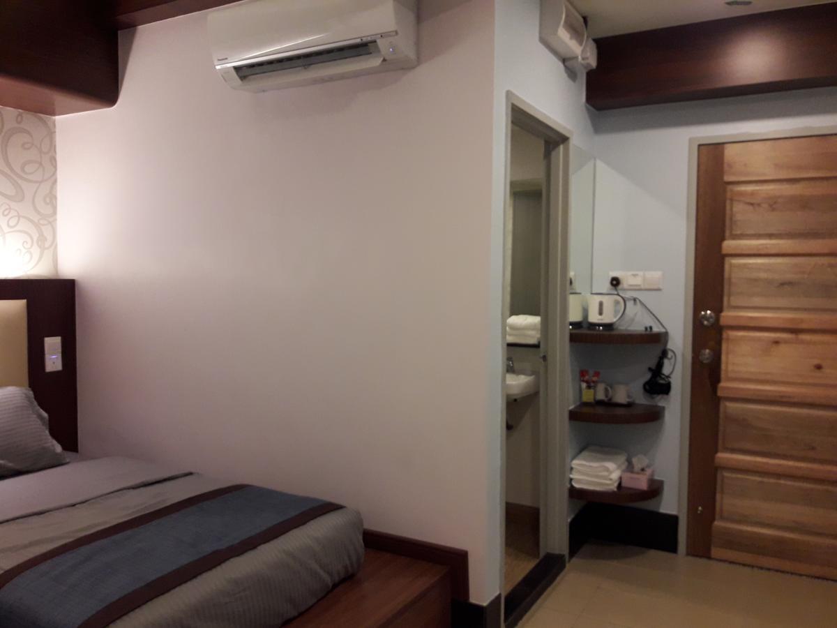 De Benz Inn Malacca Eksteriør billede